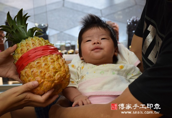 蔡寶寶(台中市北區嬰兒寶寶滿月剃頭理髮、免費嬰兒剃胎毛儀式吉祥話)。中國風會場，爸媽寶貝免費穿「日中韓」古裝禮服。專業拍照、DVD光碟、證書。★購買「臍帶章、肚臍章、胎毛筆刷印章」贈送：剃頭、收涎、抓周，三選一。 2015.11.02 照片12